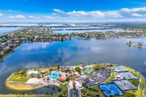 House in Miramar, Florida 3 bedrooms, 109.44 sq.m. № 1892222 - photo 4