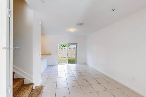 Townhouse in Homestead, Florida 3 bedrooms, 137.77 sq.m. № 2026154 - photo 14