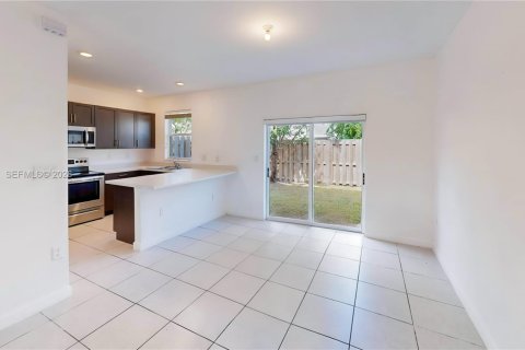 Townhouse in Homestead, Florida 3 bedrooms, 137.77 sq.m. № 2026154 - photo 18