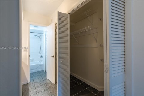 Copropriété à louer à Tamarac, Floride: 2 chambres, 100.15 m2 № 1987286 - photo 8