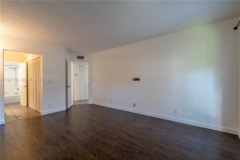 Copropriété à louer à Tamarac, Floride: 2 chambres, 100.15 m2 № 1987286 - photo 10