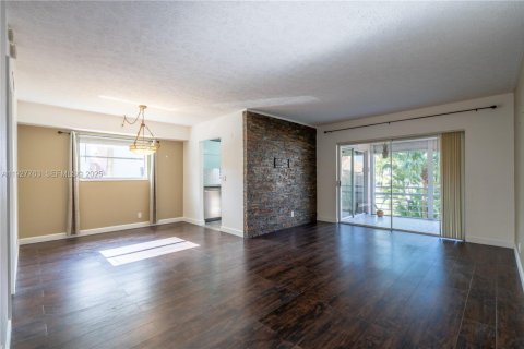 Copropriété à louer à Tamarac, Floride: 2 chambres, 100.15 m2 № 1987286 - photo 14