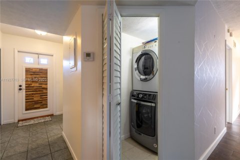 Copropriété à louer à Tamarac, Floride: 2 chambres, 100.15 m2 № 1987286 - photo 6