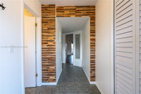 Copropriété à louer à Tamarac, Floride: 2 chambres, 100.15 m2 № 1987286 - photo 5