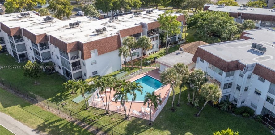 Condo à Tamarac, Floride, 2 chambres  № 1987286