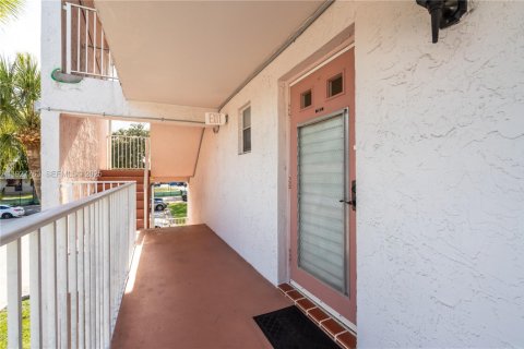 Copropriété à louer à Tamarac, Floride: 2 chambres, 100.15 m2 № 1987286 - photo 4