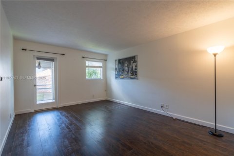 Copropriété à louer à Tamarac, Floride: 2 chambres, 100.15 m2 № 1987286 - photo 11