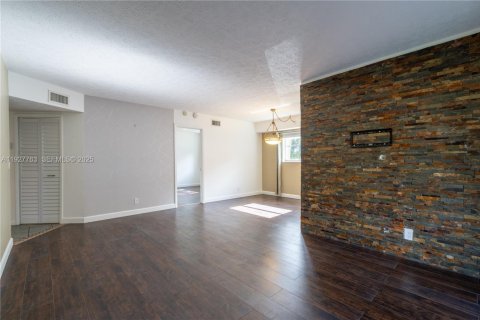 Copropriété à louer à Tamarac, Floride: 2 chambres, 100.15 m2 № 1987286 - photo 16