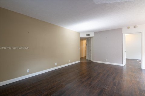 Copropriété à louer à Tamarac, Floride: 2 chambres, 100.15 m2 № 1987286 - photo 15