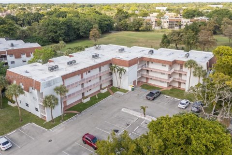 Copropriété à louer à Tamarac, Floride: 2 chambres, 100.15 m2 № 1987286 - photo 3