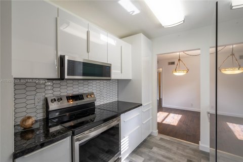 Copropriété à louer à Tamarac, Floride: 2 chambres, 100.15 m2 № 1987286 - photo 21