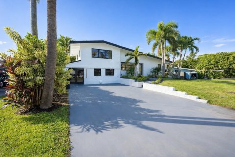 Casa en Fort Lauderdale, Florida 3 dormitorios, 173.36 m2 № 1998457