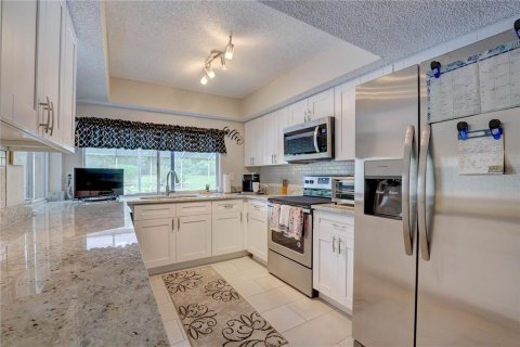 House in Hudson, Florida 4 bedrooms, 196.58 sq.m. № 1821181 - photo 13