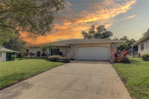 House in Hudson, Florida 4 bedrooms, 196.58 sq.m. № 1821181 - photo 2