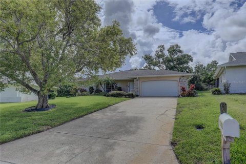 House in Hudson, Florida 4 bedrooms, 196.58 sq.m. № 1821181 - photo 3