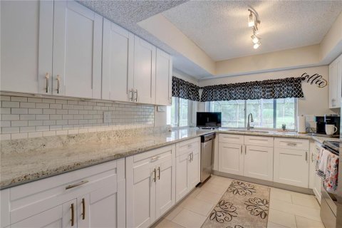House in Hudson, Florida 4 bedrooms, 196.58 sq.m. № 1821181 - photo 12