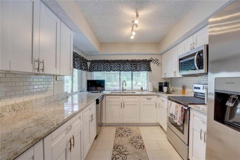 House in Hudson, Florida 4 bedrooms, 196.58 sq.m. № 1821181 - photo 11