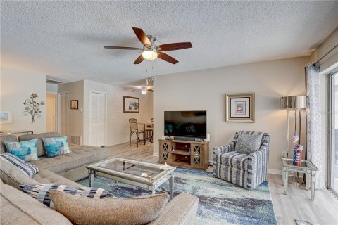 House in Hudson, Florida 4 bedrooms, 196.58 sq.m. № 1821181 - photo 16