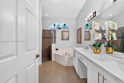 House in Pembroke Pines, Florida 5 bedrooms, 253.9 sq.m. № 2282236 - photo 21