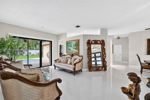 House in Pembroke Pines, Florida 5 bedrooms, 253.9 sq.m. № 2282236 - photo 8
