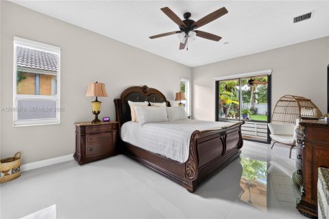 House in Pembroke Pines, Florida 5 bedrooms, 253.9 sq.m. № 2282236 - photo 20