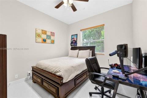 House in Pembroke Pines, Florida 5 bedrooms, 253.9 sq.m. № 2282236 - photo 25