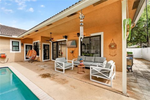 House in Pembroke Pines, Florida 5 bedrooms, 253.9 sq.m. № 2282236 - photo 27