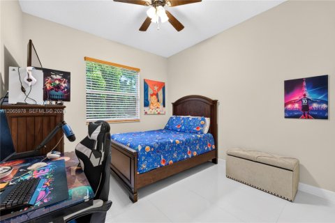House in Pembroke Pines, Florida 5 bedrooms, 253.9 sq.m. № 2282236 - photo 19