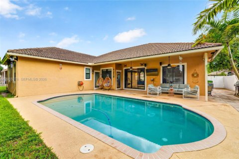 House in Pembroke Pines, Florida 5 bedrooms, 253.9 sq.m. № 2282236 - photo 26