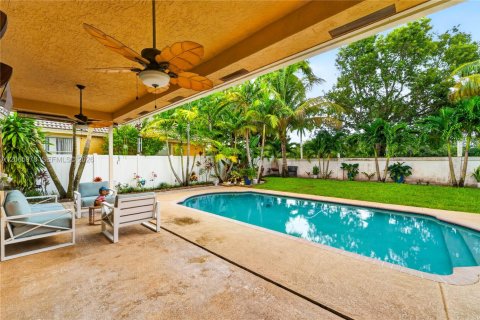 House in Pembroke Pines, Florida 5 bedrooms, 253.9 sq.m. № 2282236 - photo 28