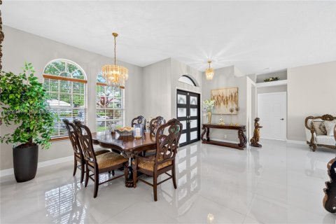 House in Pembroke Pines, Florida 5 bedrooms, 253.9 sq.m. № 2282236 - photo 11