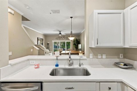 Touwnhouse à vendre à Madeira Beach, Floride: 2 chambres, 123.75 m2 № 2387642 - photo 14