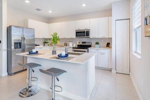Adosado en venta en Homestead, Florida, 3 dormitorios, 169.83 m2 № 2439442 - foto 3