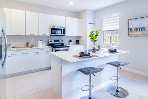 Adosado en venta en Homestead, Florida, 3 dormitorios, 169.83 m2 № 2439442 - foto 2