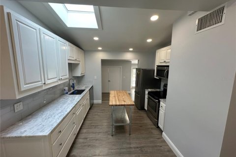 Casa en alquiler en Winter Park, Florida, 3 dormitorios, 153.38 m2 № 1765733 - foto 4