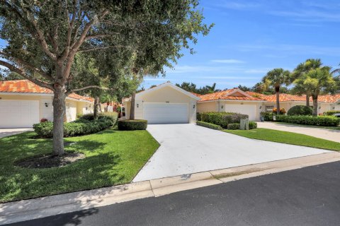 House in Palm City, Florida 2 bedrooms, 143.07 sq.m. № 2191156 - photo 2