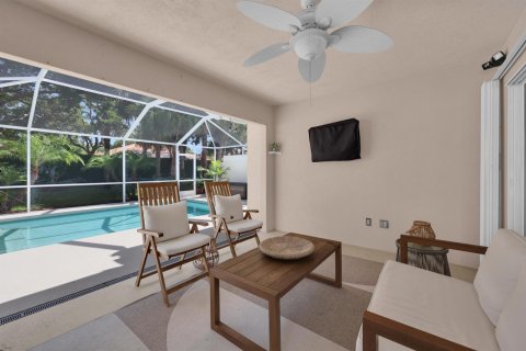 House in Palm City, Florida 2 bedrooms, 143.07 sq.m. № 2191156 - photo 27