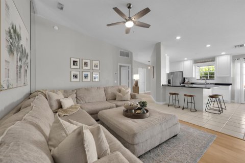 House in Palm City, Florida 2 bedrooms, 143.07 sq.m. № 2191156 - photo 4