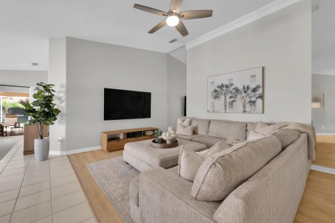 House in Palm City, Florida 2 bedrooms, 143.07 sq.m. № 2191156 - photo 5