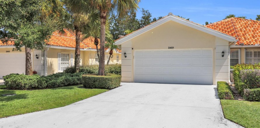House in Palm City, Florida 2 bedrooms, 143.07 sq.m. № 2191156