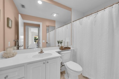 House in Palm City, Florida 2 bedrooms, 143.07 sq.m. № 2191156 - photo 25