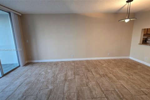 Copropriété à vendre à Davie, Floride: 2 chambres, 90.12 m2 № 1972066 - photo 21