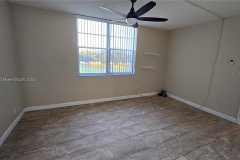 Copropriété à vendre à Davie, Floride: 2 chambres, 90.12 m2 № 1972066 - photo 15