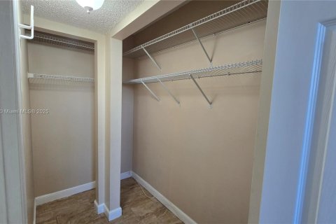 Copropriété à vendre à Davie, Floride: 2 chambres, 90.12 m2 № 1972066 - photo 12