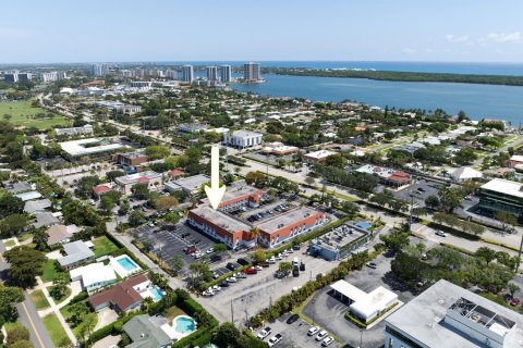 Commercial property in North Palm Beach, Florida № 2194017