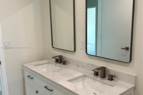 Casa en venta en Miami, Florida, 3 dormitorios, 199.83 m2 № 1696164 - foto 17