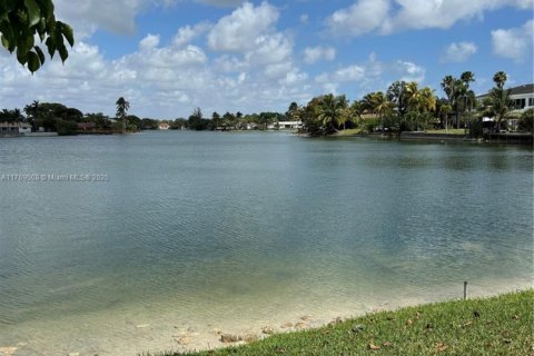 Casa en venta en Miami, Florida, 3 dormitorios, 199.83 m2 № 1696164 - foto 23