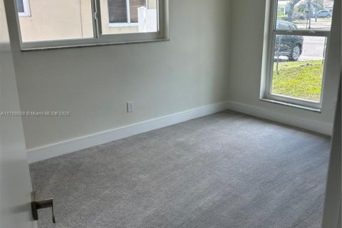 Casa en venta en Miami, Florida, 3 dormitorios, 199.83 m2 № 1696164 - foto 16