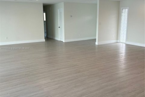 Casa en venta en Miami, Florida, 3 dormitorios, 199.83 m2 № 1696164 - foto 5