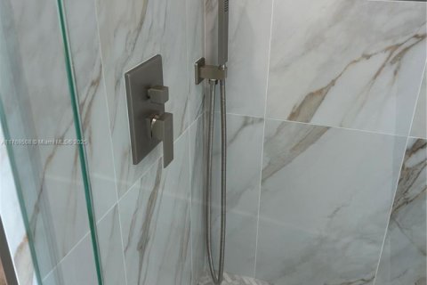 Casa en venta en Miami, Florida, 3 dormitorios, 199.83 m2 № 1696164 - foto 7
